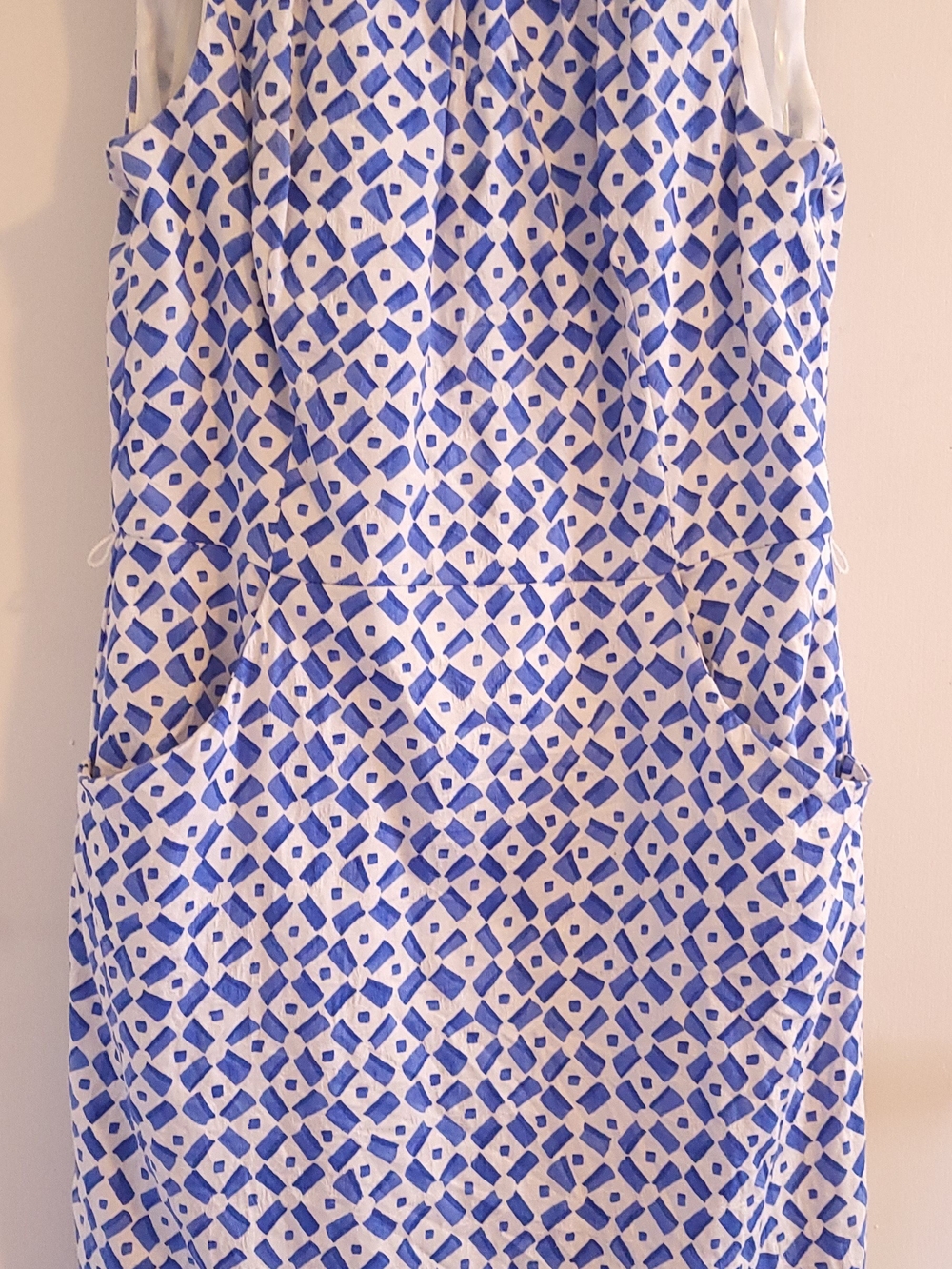 Chaps Sleeveless Sheath Dress Pockets Lined Zip Blue White Pleated Neckline 10